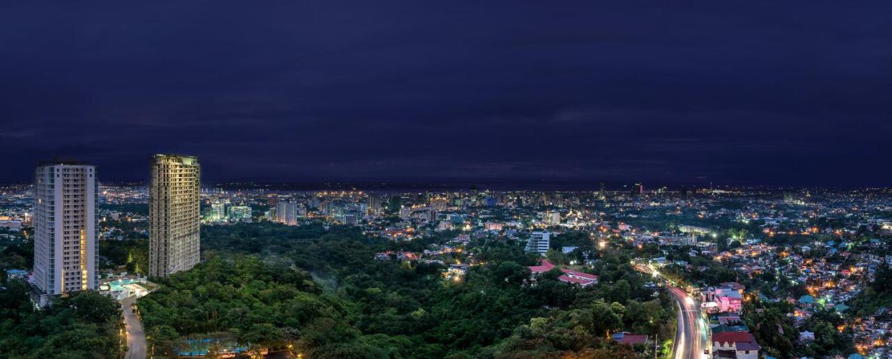Hotel Marco Polo Plaza Cebu Esterno foto View of the city at night