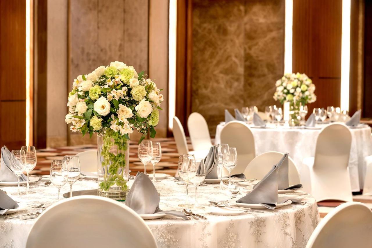 Hotel Marco Polo Plaza Cebu Esterno foto The ballroom at the hotel