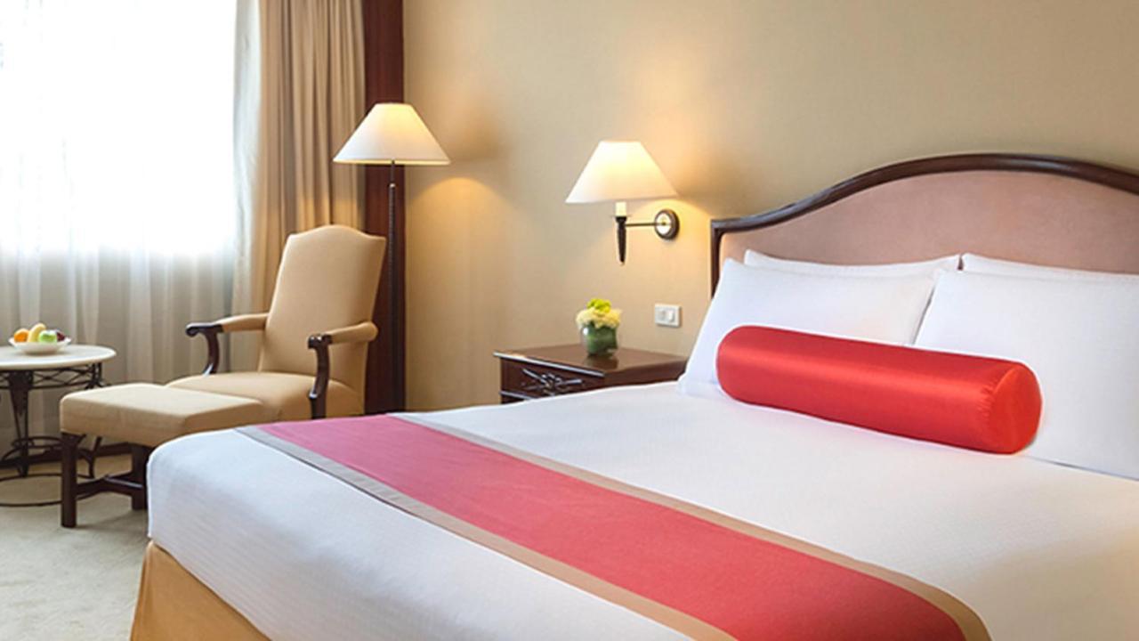 Hotel Marco Polo Plaza Cebu Esterno foto A guest room at the hotel