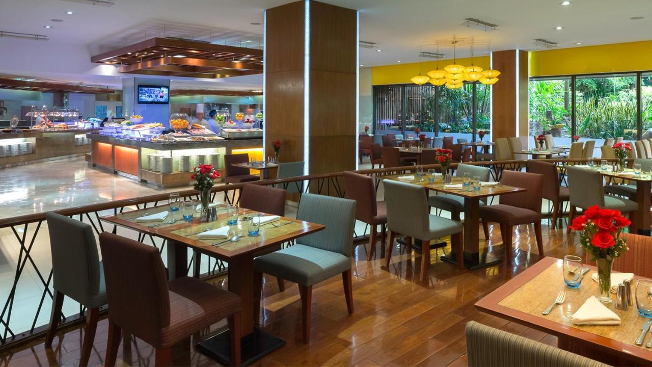 Hotel Marco Polo Plaza Cebu Esterno foto The Garden Grill