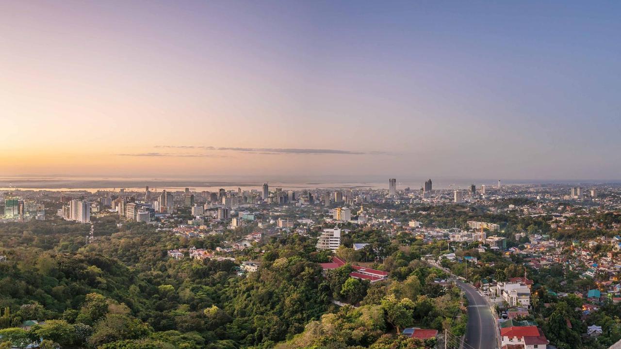 Hotel Marco Polo Plaza Cebu Esterno foto View of the Gold Coast skyline from the Gold Coast hinterland