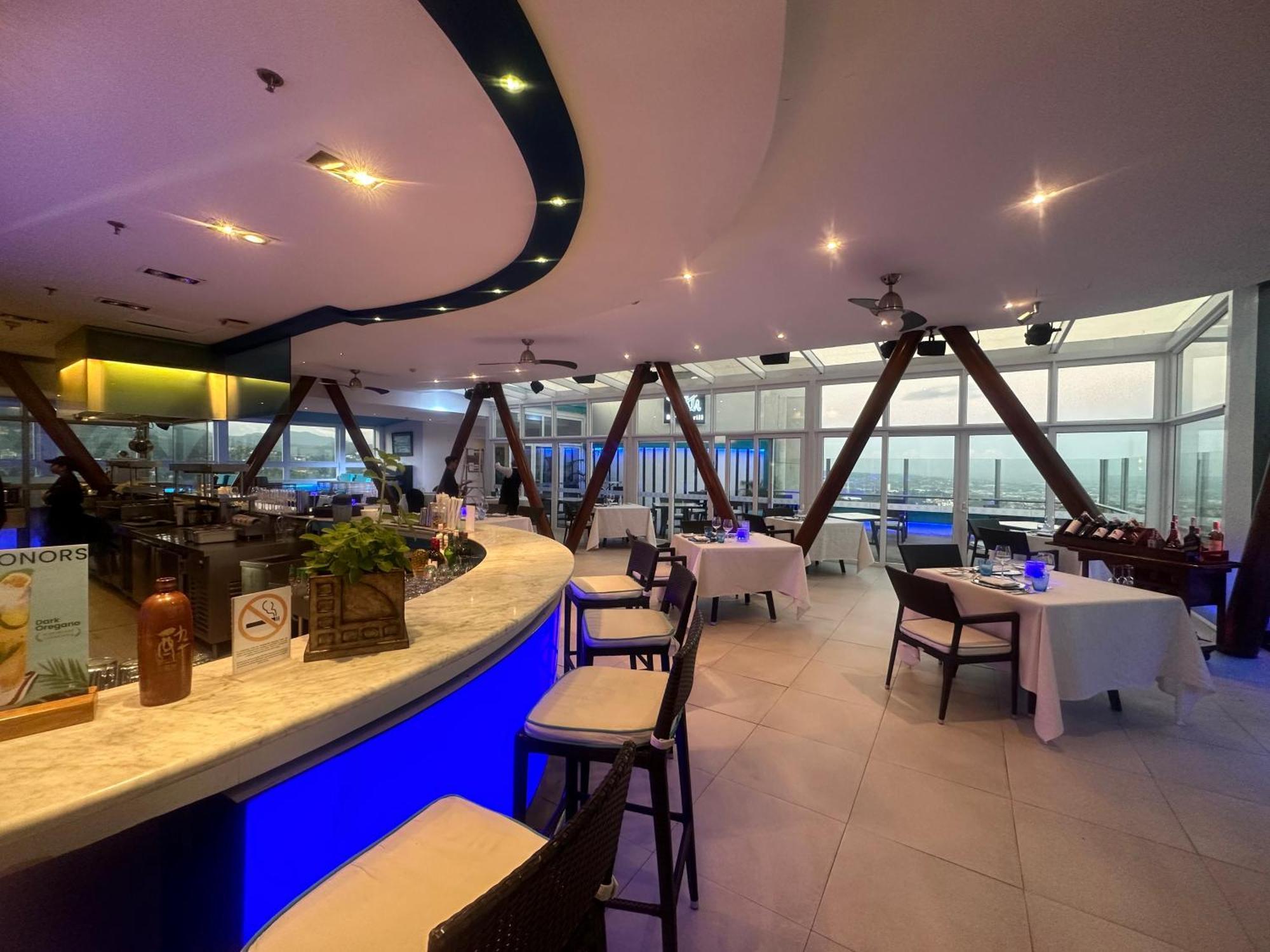 Hotel Marco Polo Plaza Cebu Esterno foto The interior of the restaurant