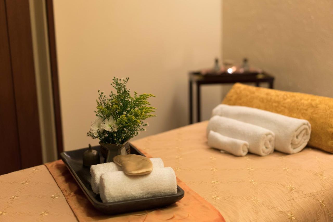 Hotel Marco Polo Plaza Cebu Esterno foto A massage room at a spa